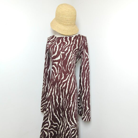 Realisation Par The Gia Bell-Sleeve Maxi Dress in Silk Jianhong Crepe - Picture 7 of 12